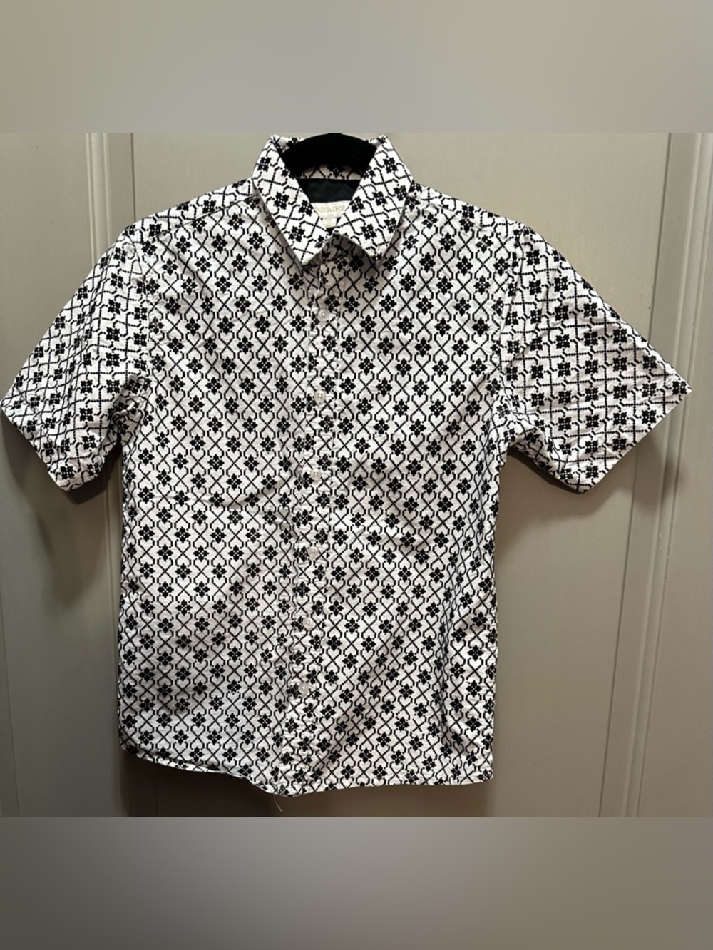 Consequence Size M (10/12) Flocked Short Sleeve Shirt EUC